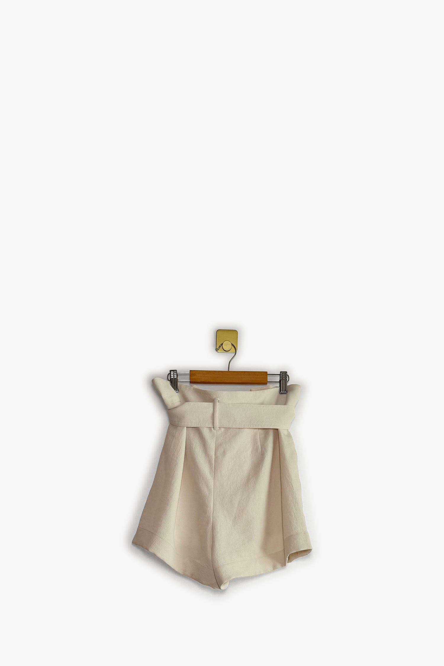 Aritzia Wilfred White Paperbag Shorts