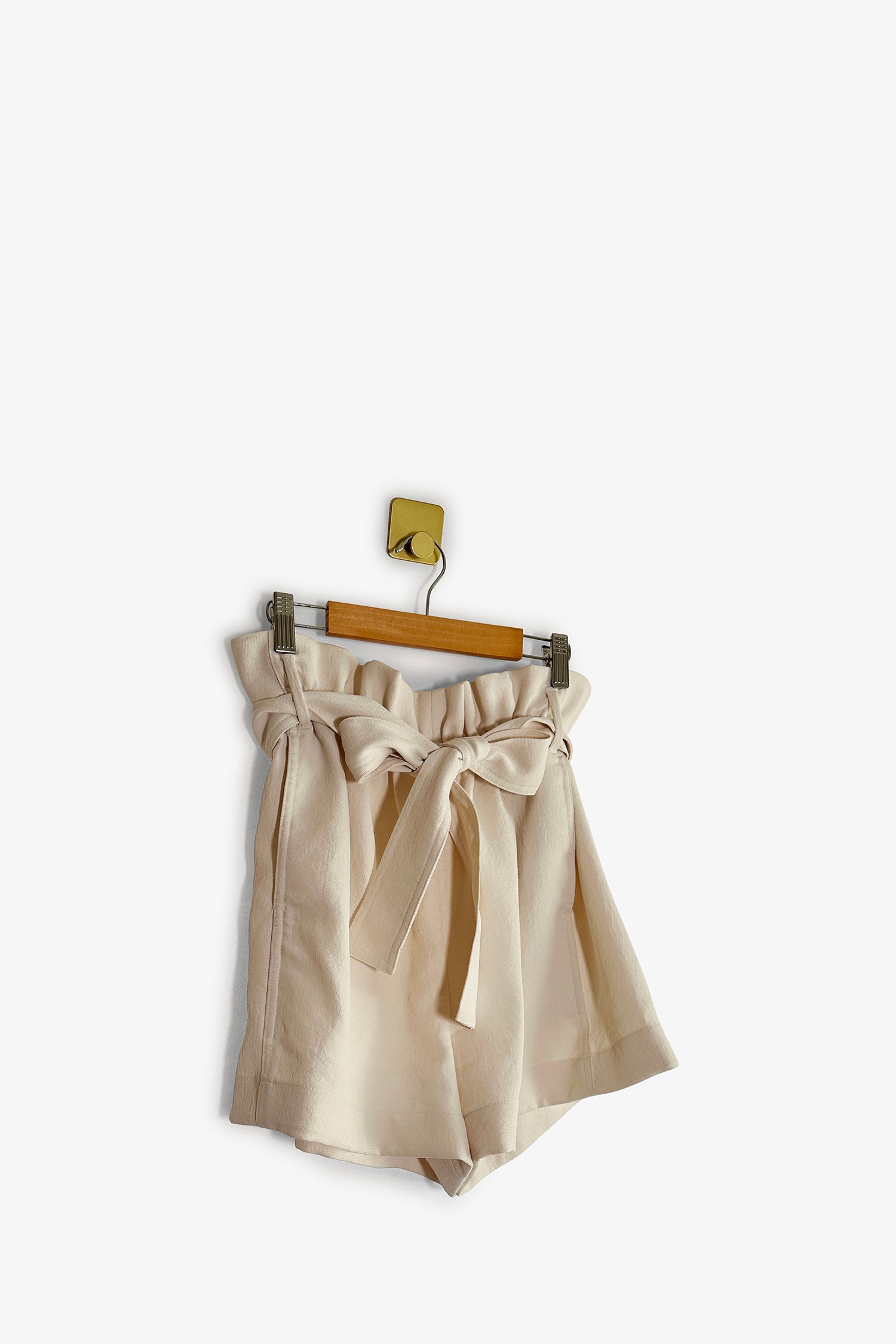 Aritzia Wilfred White Paperbag Shorts