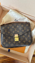 Louis Vuitton 2019 Monogram Canvas Pochette Métis